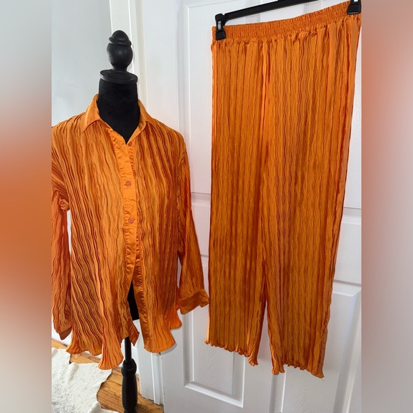 Boohoo Pants - Boohoo Pleated Button Up Shirt And Pants Set - Tangerine Small NEW without tags